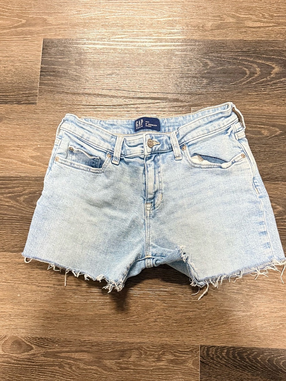GAP Denim Jean shorts women’s size 4